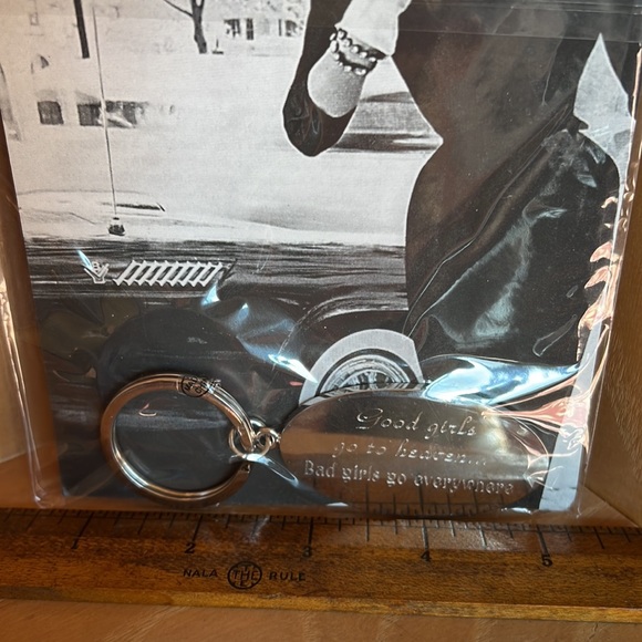 Silver Engraved Keychain - Good Girls - Picture 4 of 5